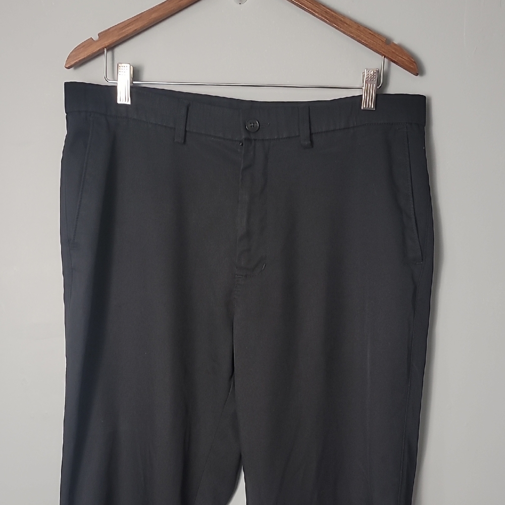 Haggar Men's Flat Front Sleek Black Dress Pants